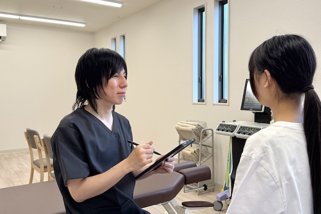 施術中の様子 | まつお接骨院